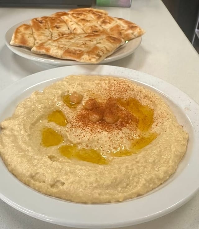 Quart Hummus.